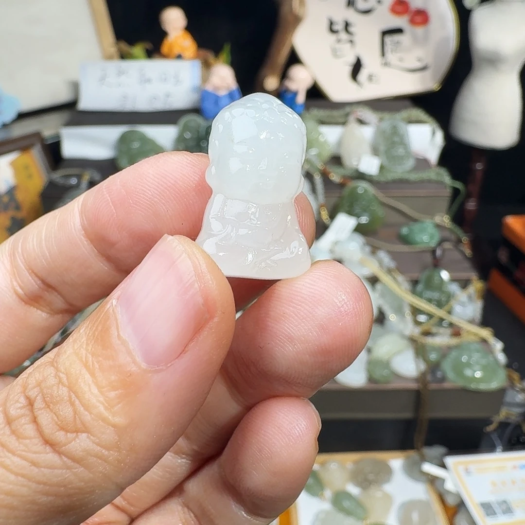 T***o和田玉未镶嵌颈饰