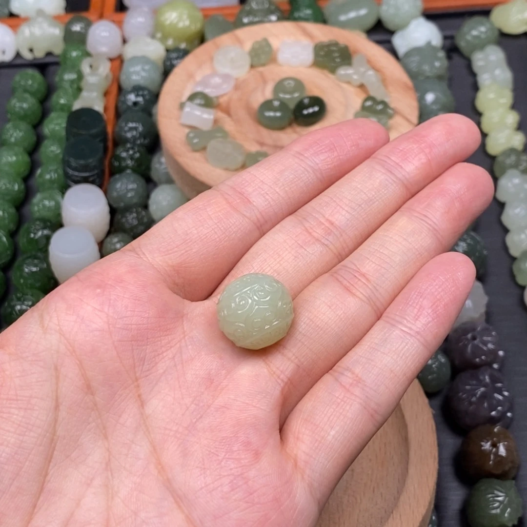 -***风和田玉未镶嵌颈饰