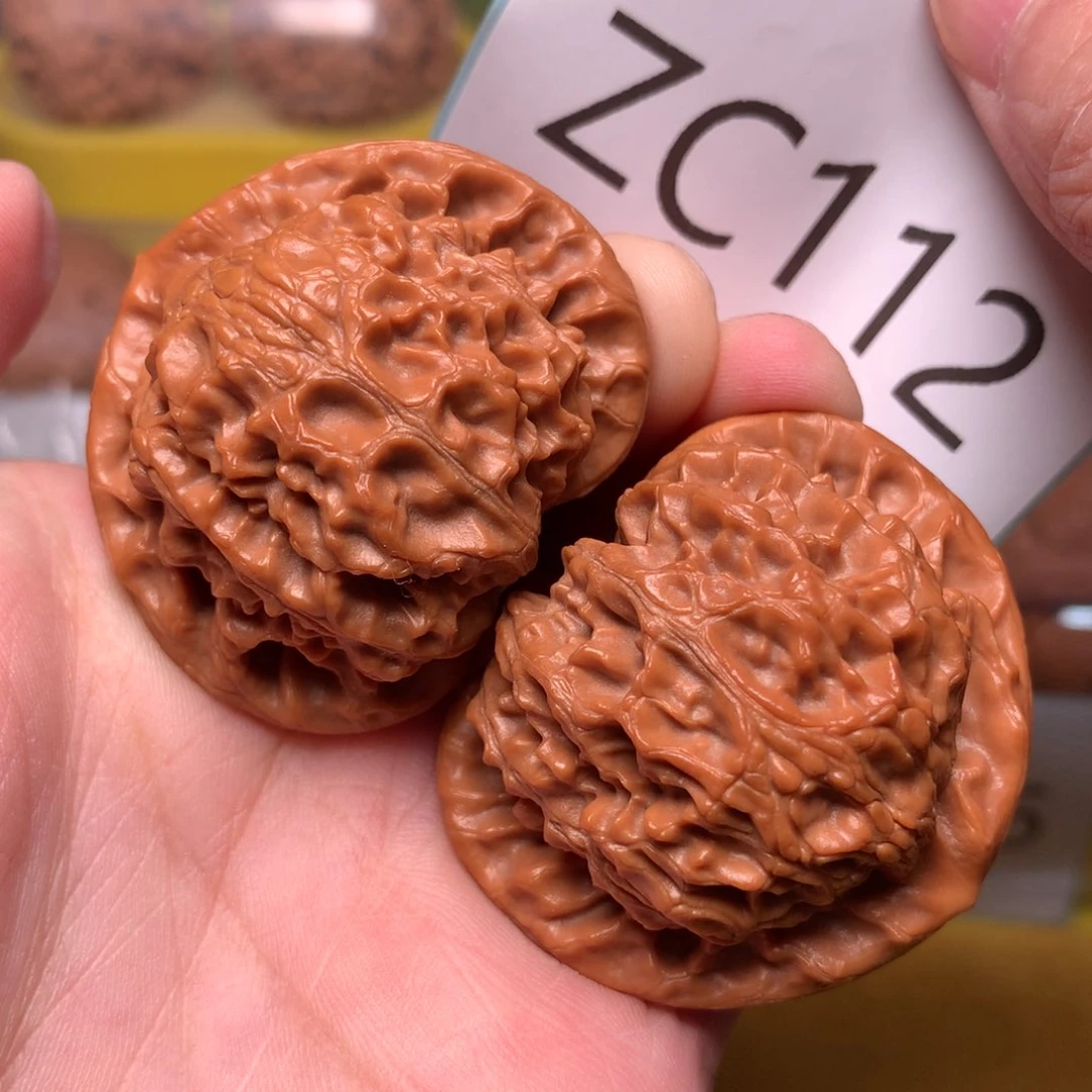 文玩核桃把件红皮桃心宫灯43