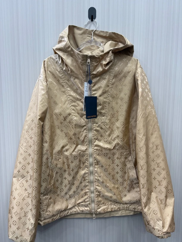 全新未使用 LouisVuitton/路易威登 双面别针挂牌冲锋衣 10518