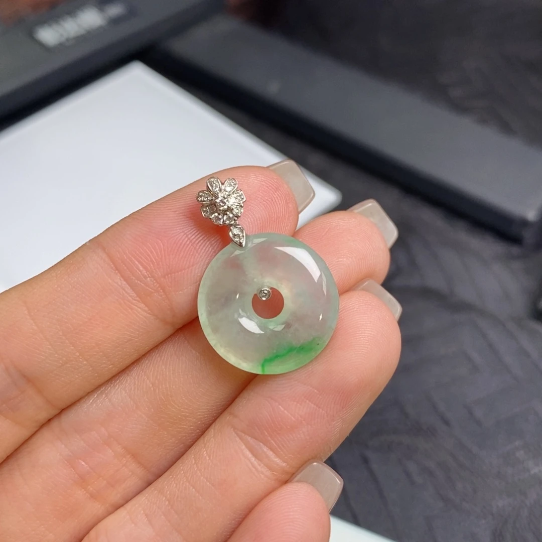 翡翠18K金镶嵌颈饰飘金丝绿甜甜圈