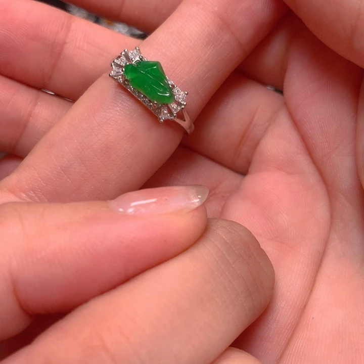 茶***.银S925镶嵌翡翠耳饰戒指