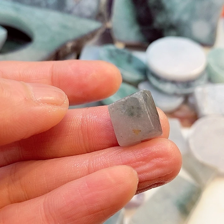 翡翠未镶嵌颈饰依*缅甸翡翠A货边角