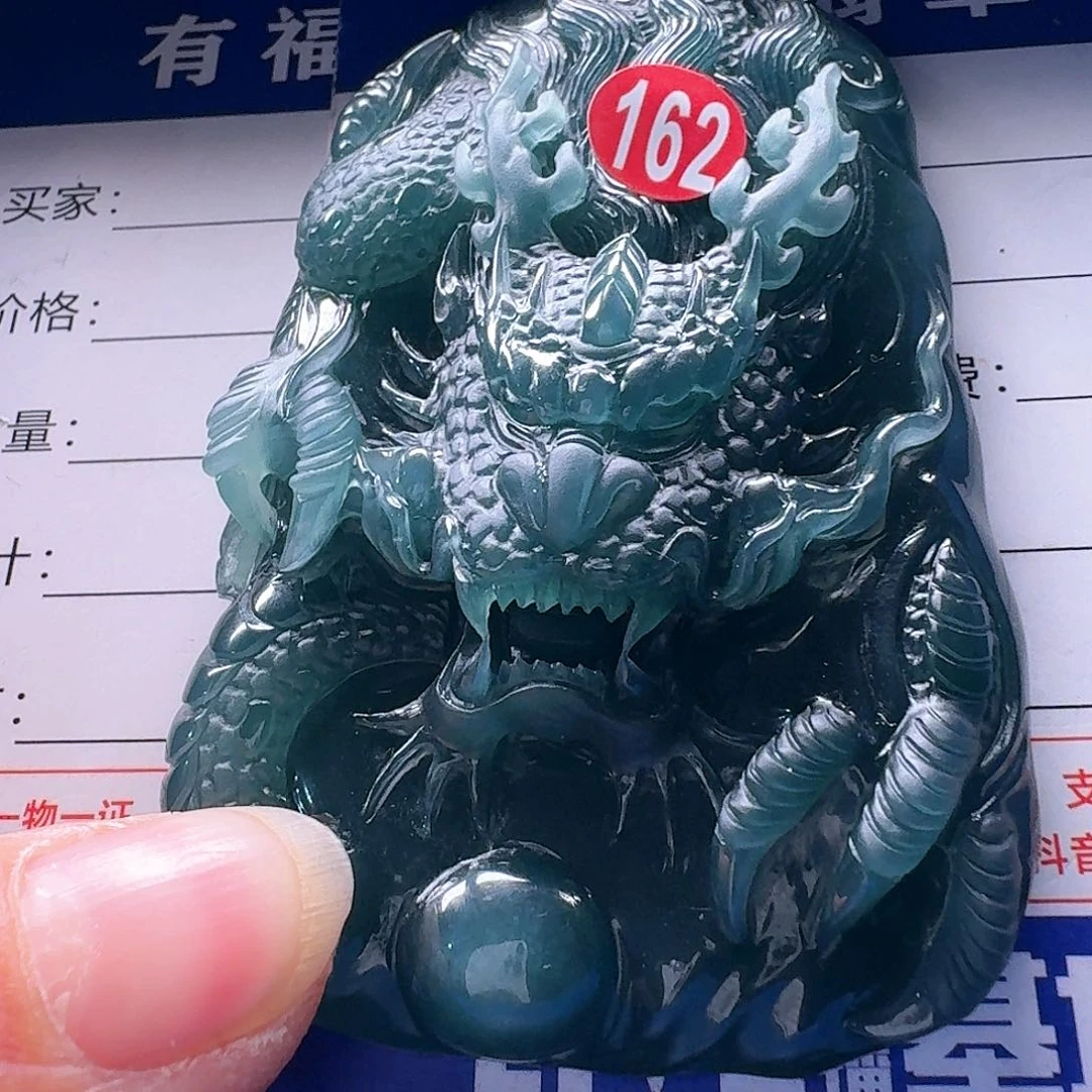 翡翠颈饰未镶嵌风****?龙牌