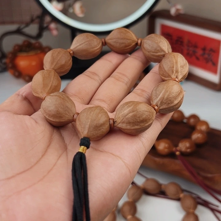 橄榄核手串大****?20×28鲨鱼背