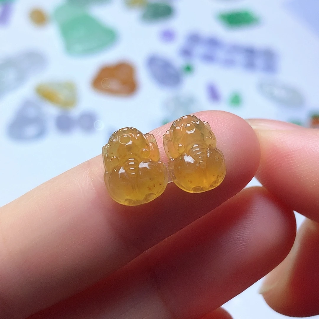 翡翠未镶嵌颈饰皮休