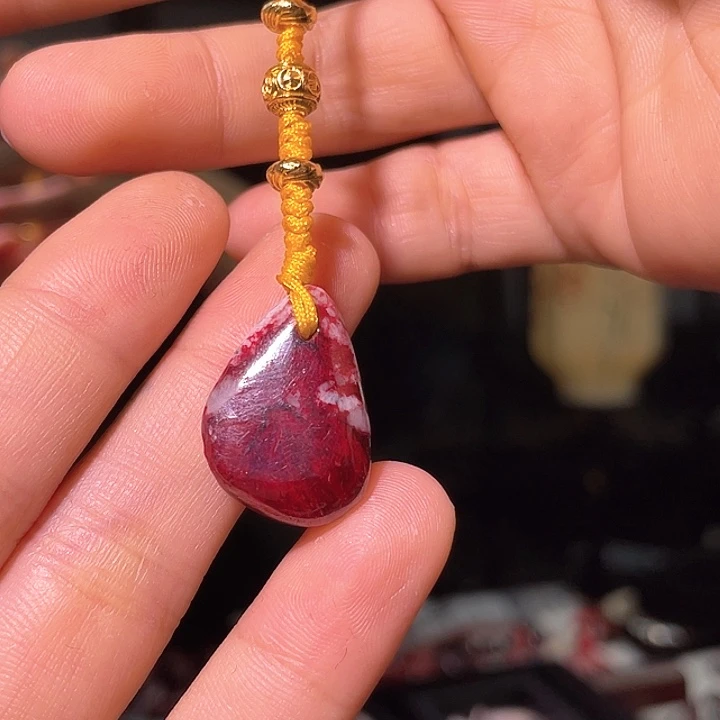 天然辰砂?**?朱砂挂件