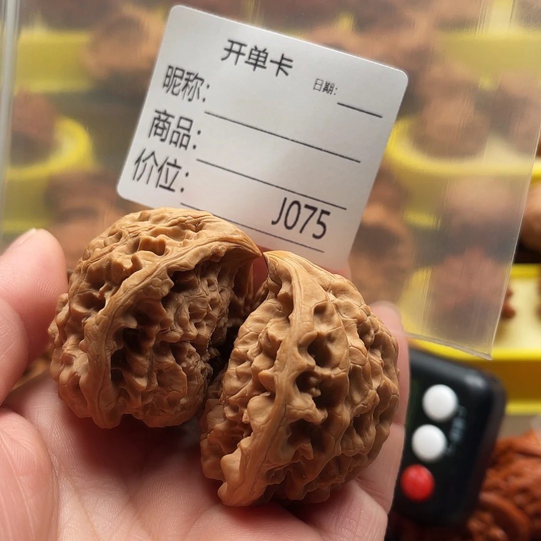 屈****文玩核桃吊坠蛇王