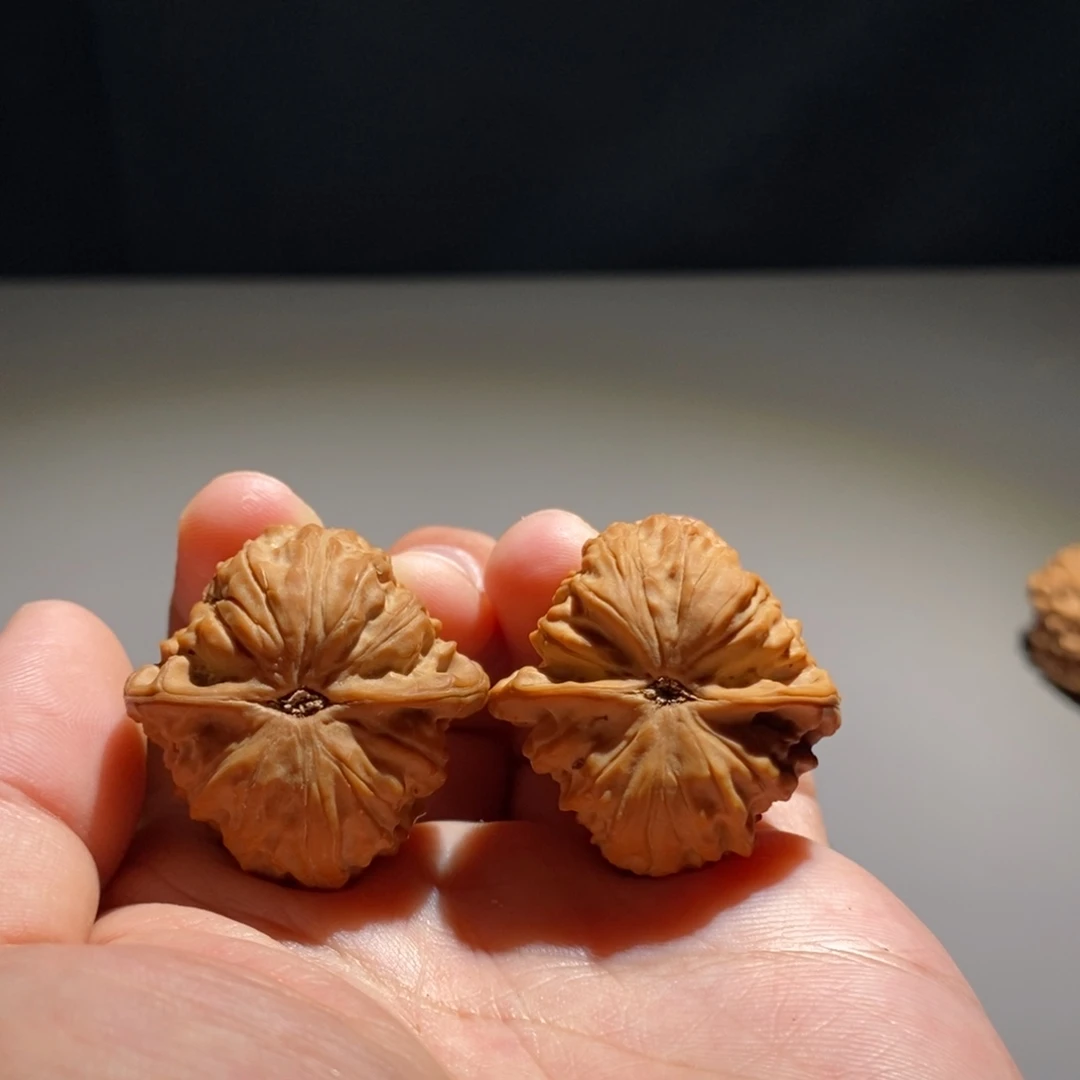 小***家文玩核桃吊坠水滴鸡心