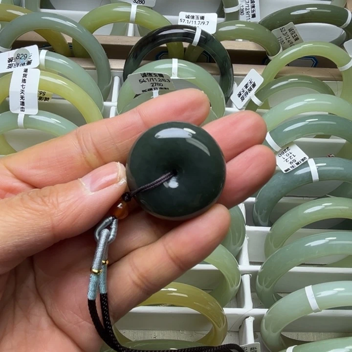 未镶嵌手镯和田玉（糖玉）