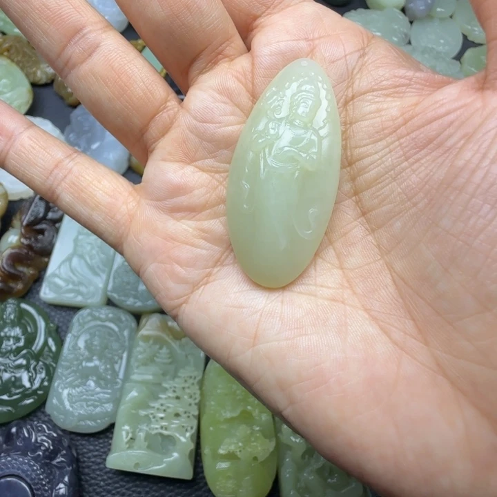 和田玉未镶嵌颈饰