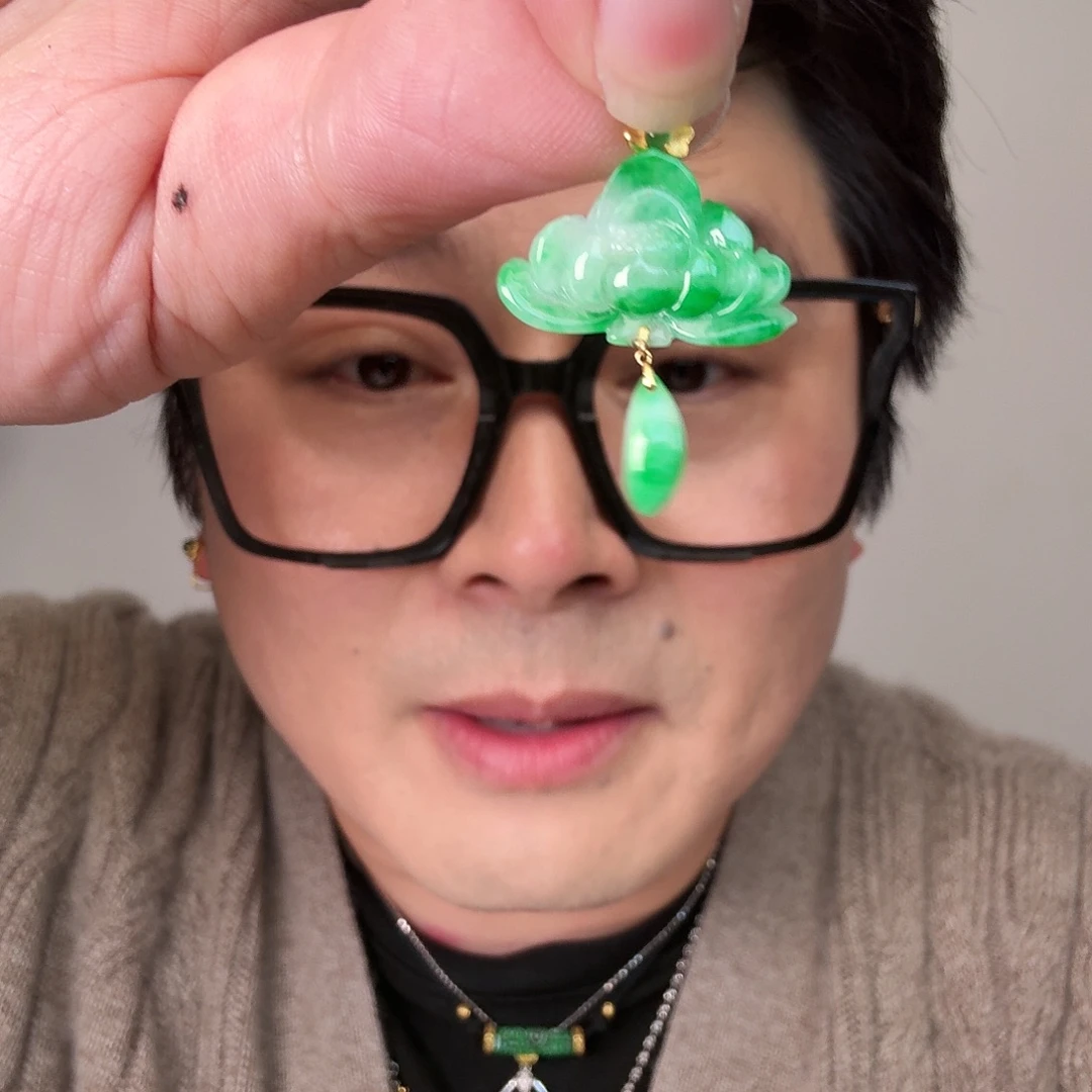 翡翠18K金镶嵌颈饰一件