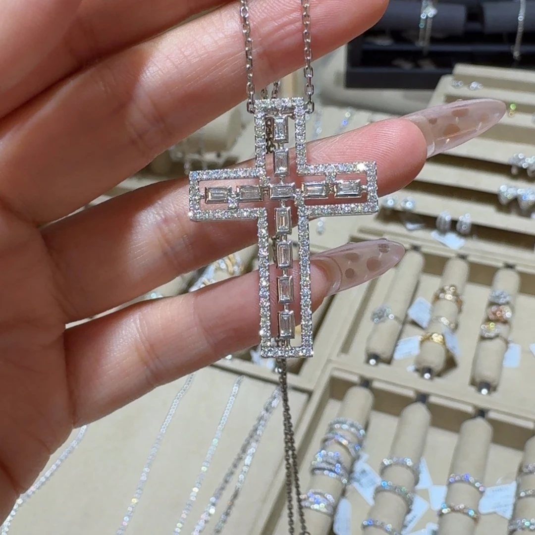 18K金镶嵌颈饰钻石