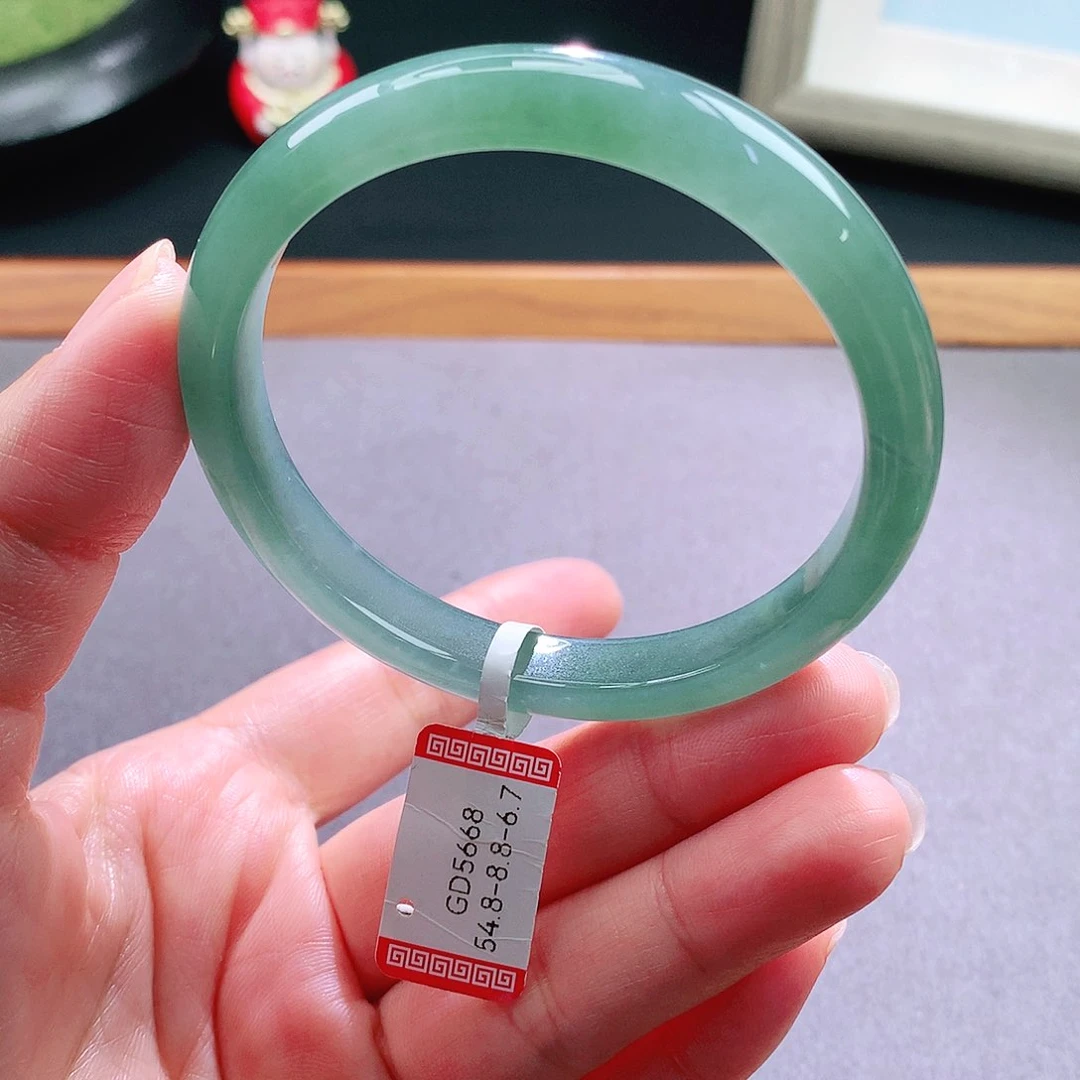 翡翠手镯未镶嵌天然翡翠手镯