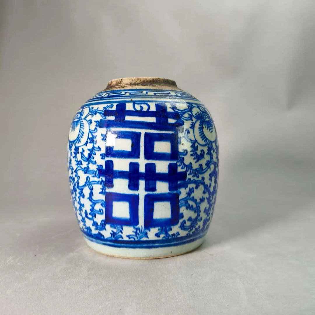 25072202民国青花缠枝花卉喜字罐 高20cm A02006