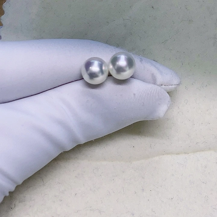 18K金镶嵌耳钉8-8.5海水珍珠