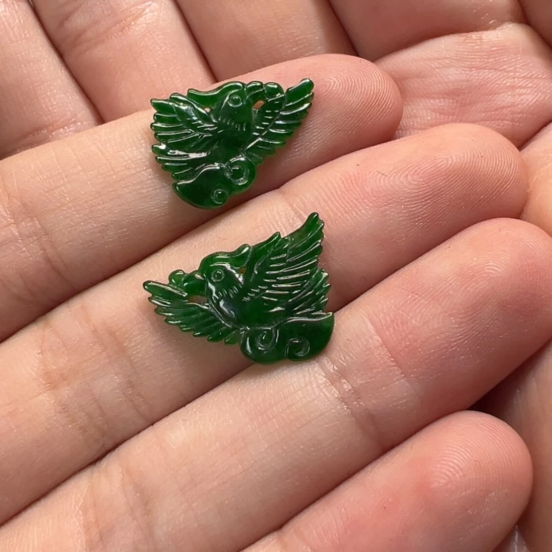 珊***迟翡翠未镶嵌颈饰吊坠