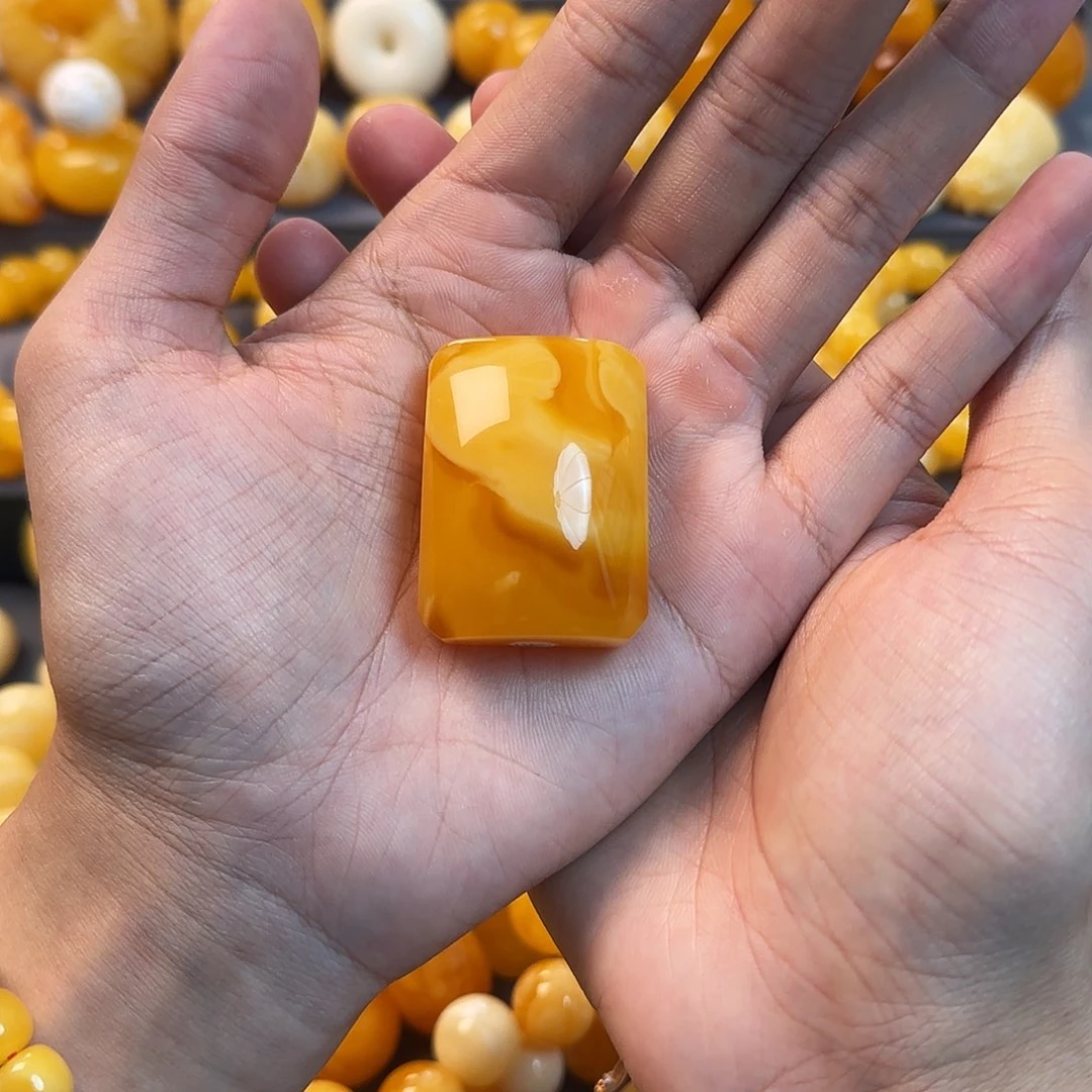 未镶嵌琥珀珠宝奇石