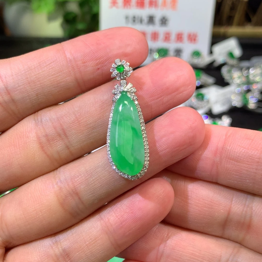 【闪购商品】翡翠吊坠(不含链)18K金镶嵌福瓜