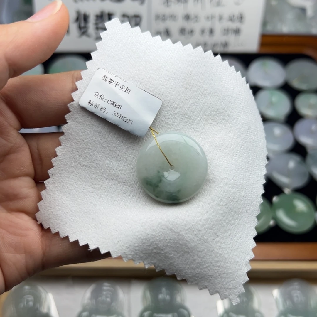颈饰未镶嵌翡翠平安扣