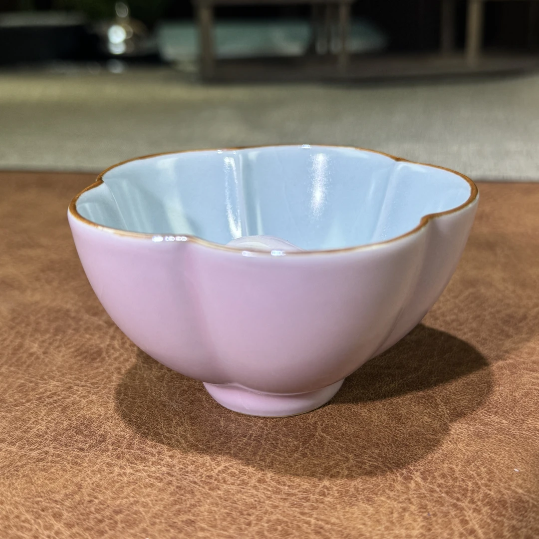 0128-汝窑外粉内天青色玉兔花瓣杯【部分有原矿发色黑点介意勿拍】