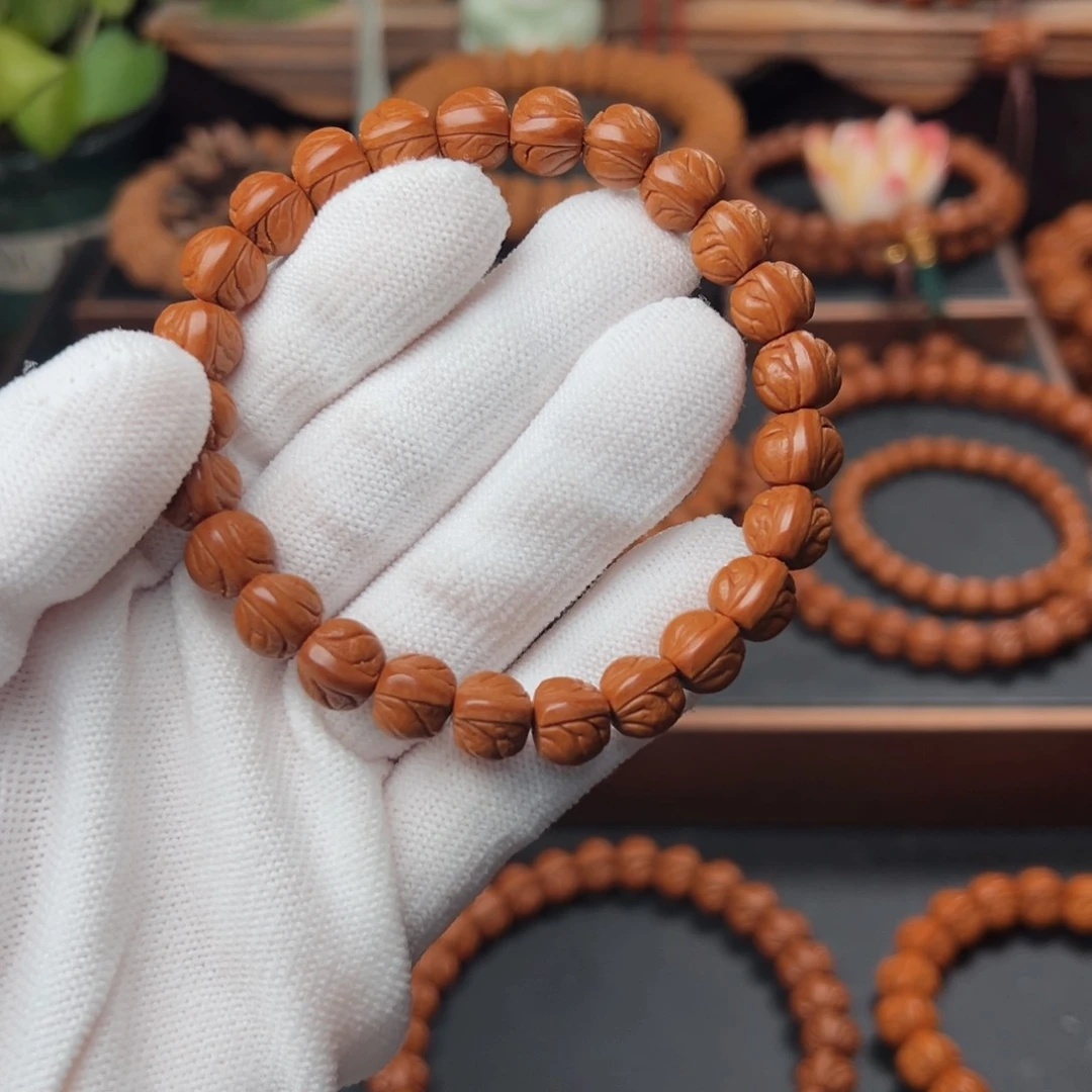 吊坠桃核阿*1.0玉龙脊手串