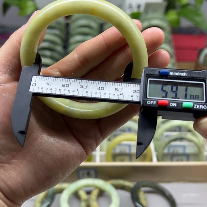 蛇纹石玉未镶嵌手镯9