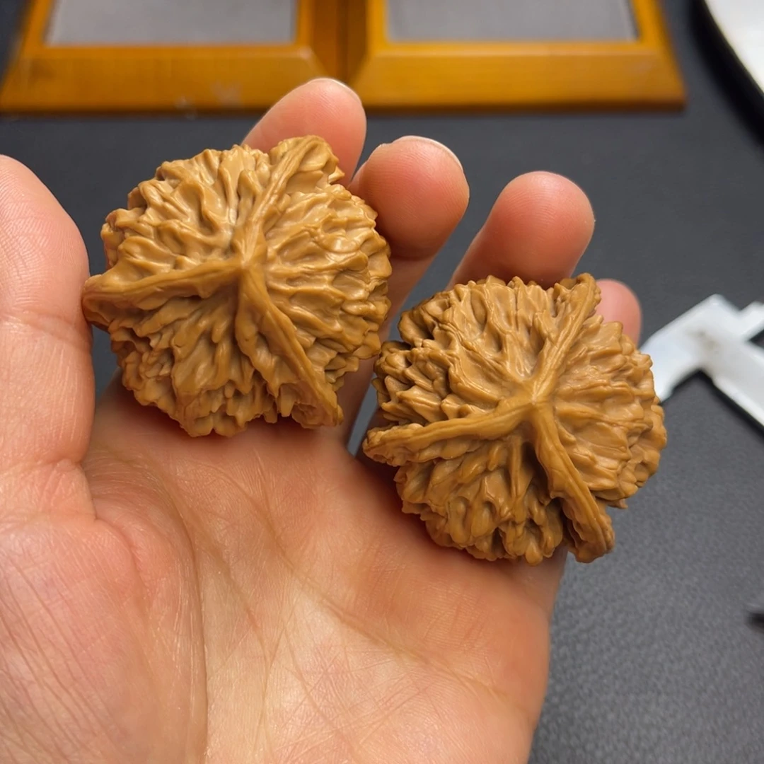 桃核把件帝王45。 三棱。孟