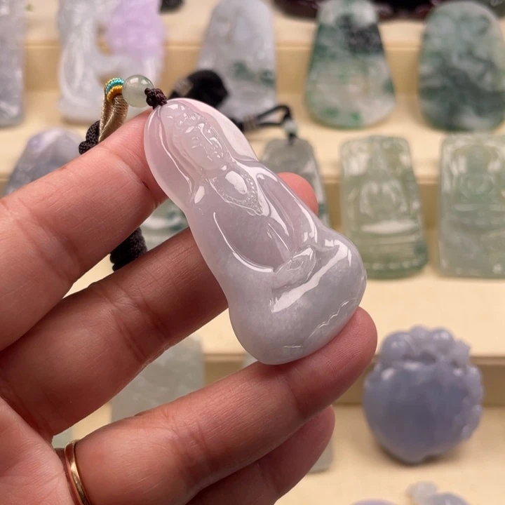 颈饰未镶嵌翡翠观音