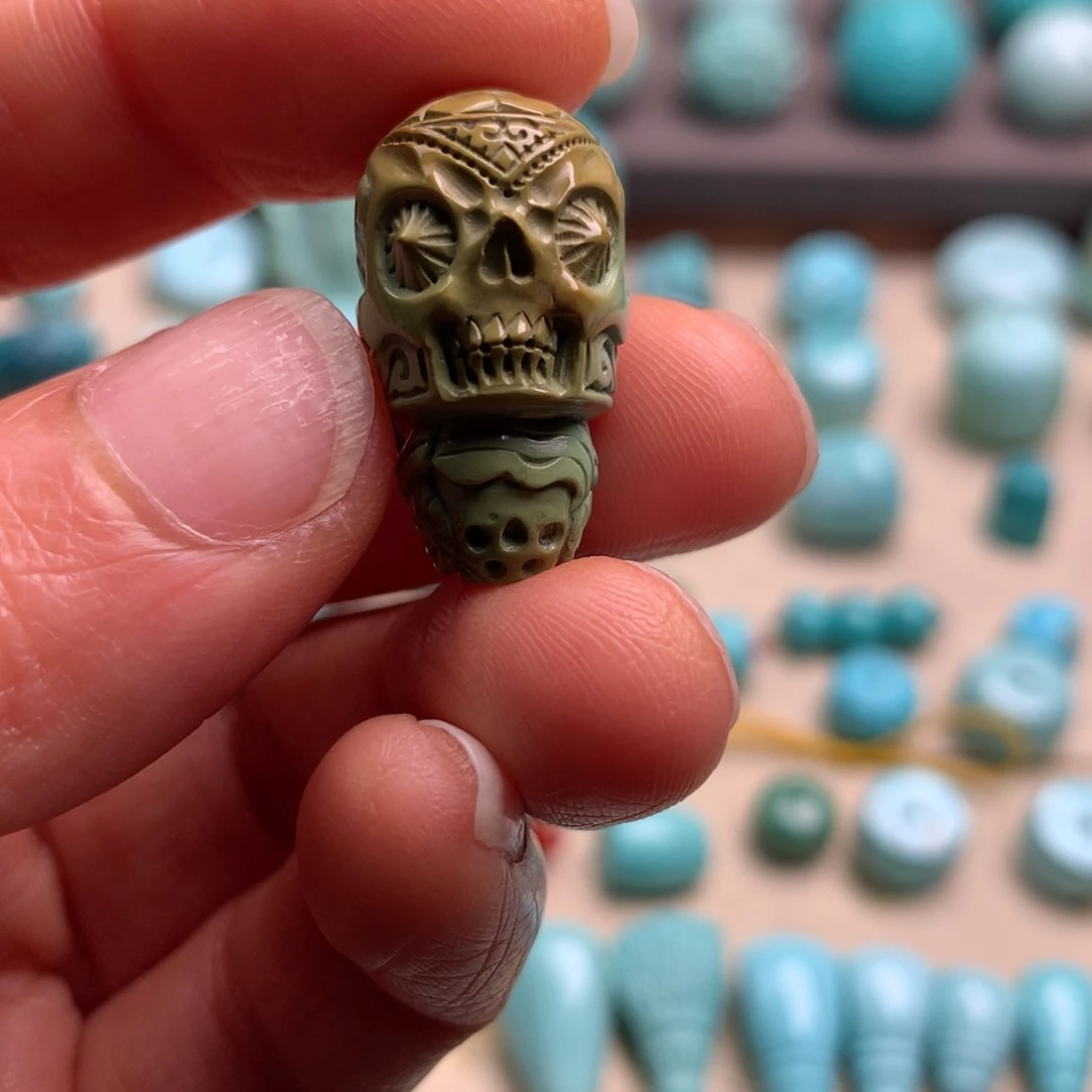 绿松石未镶嵌颈饰