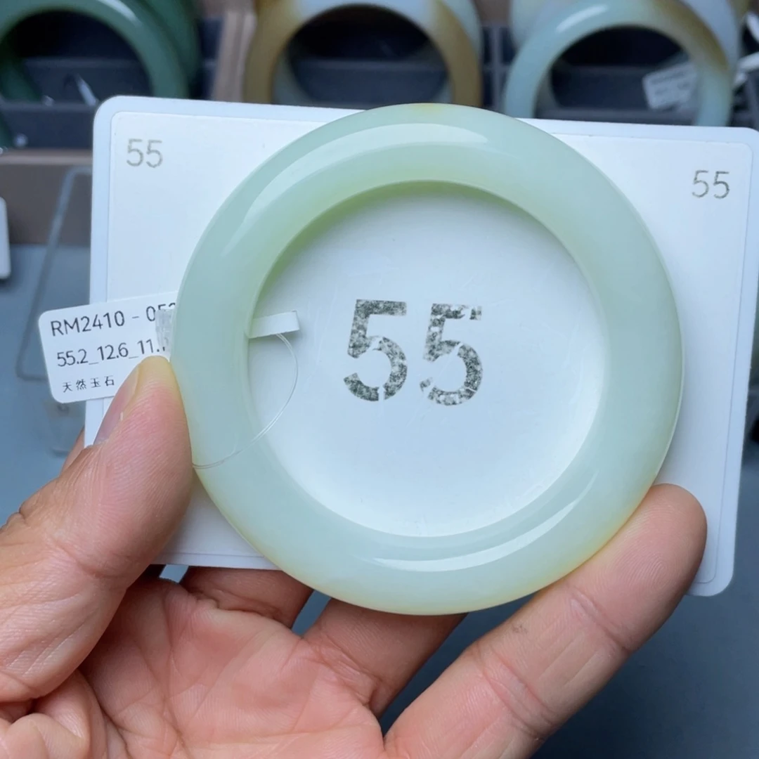 和田玉手镯未镶嵌夏*洁