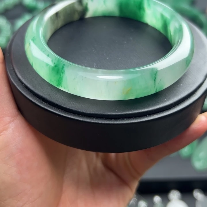 石英质玉（非洲翠）未镶嵌手镯