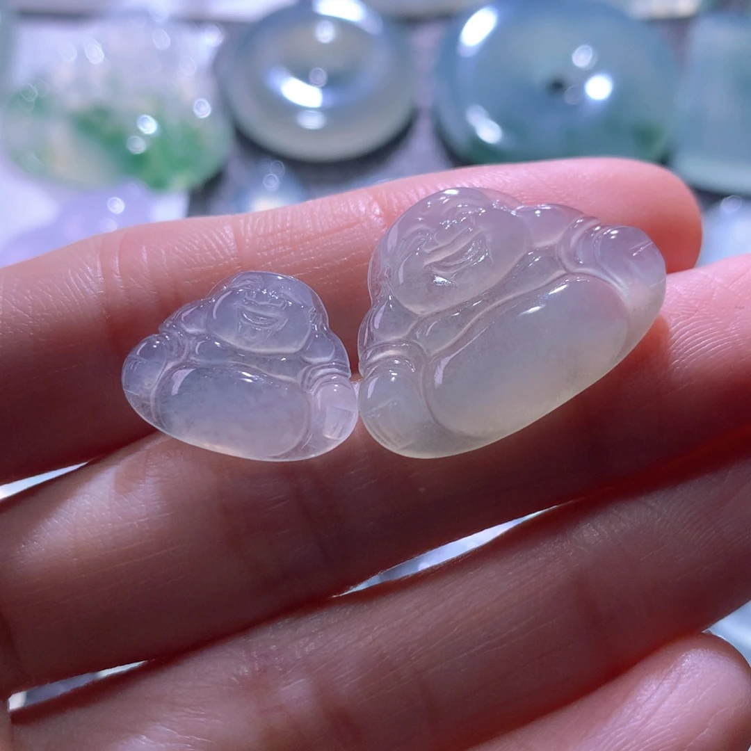 翡翠未镶嵌颈饰一对