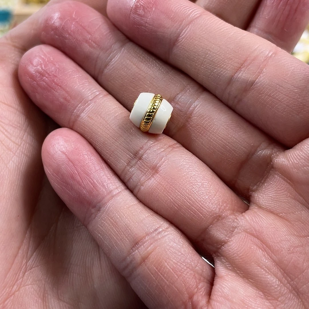 琥珀裸石未镶嵌明*9+银汉堡珠