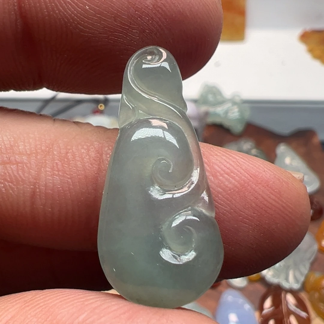 翡翠未镶嵌颈饰翡翠首饰