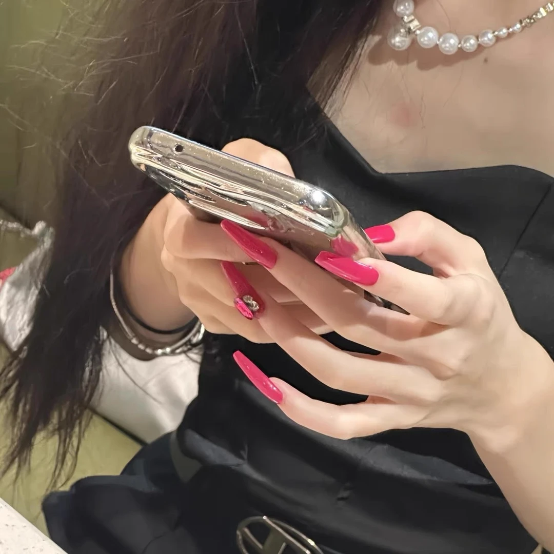 成品美甲短款纯色玫红色穿戴甲2025年新款纯手工美甲贴片甜酷简约