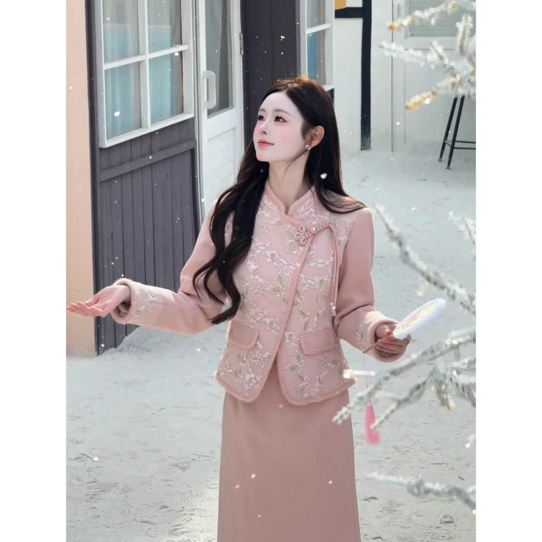 【西楼晚妆】<77>新中式蕾丝拼接浮雕绣羽绒服+半裙套装XMZH10378