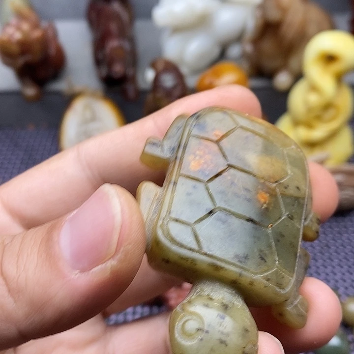 未镶嵌蛇纹石玉颈饰