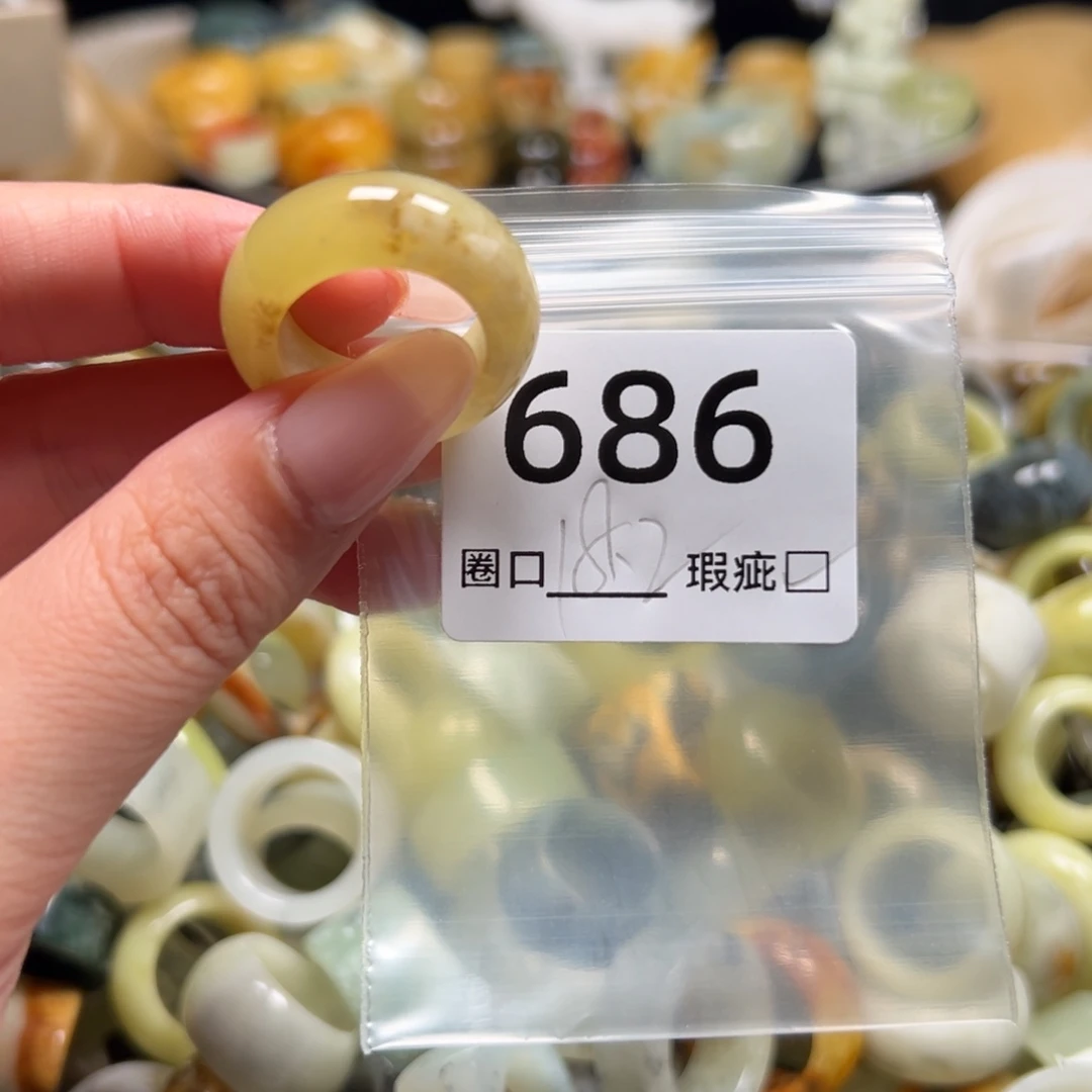 畅***界蛇纹石玉未镶嵌戒指