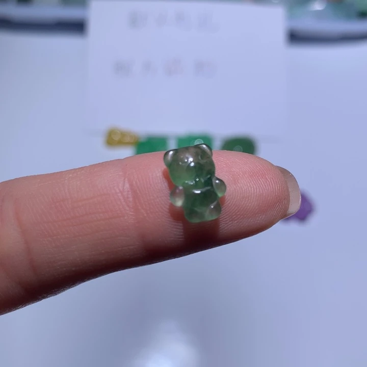 翡翠未镶嵌颈饰熊