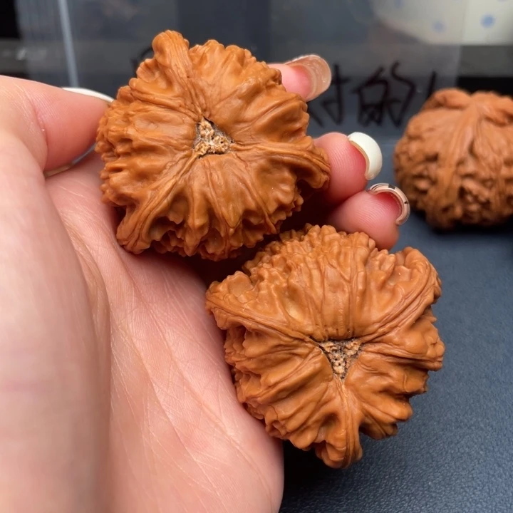 有***忙文玩核桃吊坠白狮子