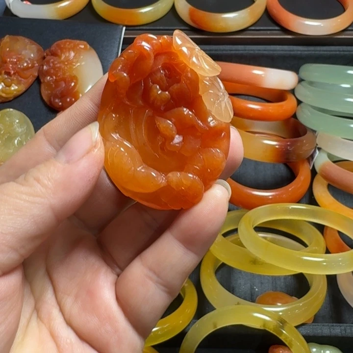 爱***海石英质玉（金丝玉）未镶嵌手镯吊坠