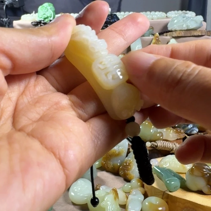和田玉（糖玉）未镶嵌颈饰