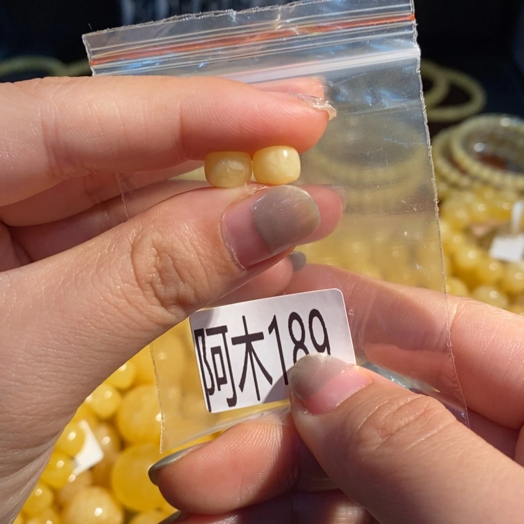 未镶嵌琥珀珠宝奇石189