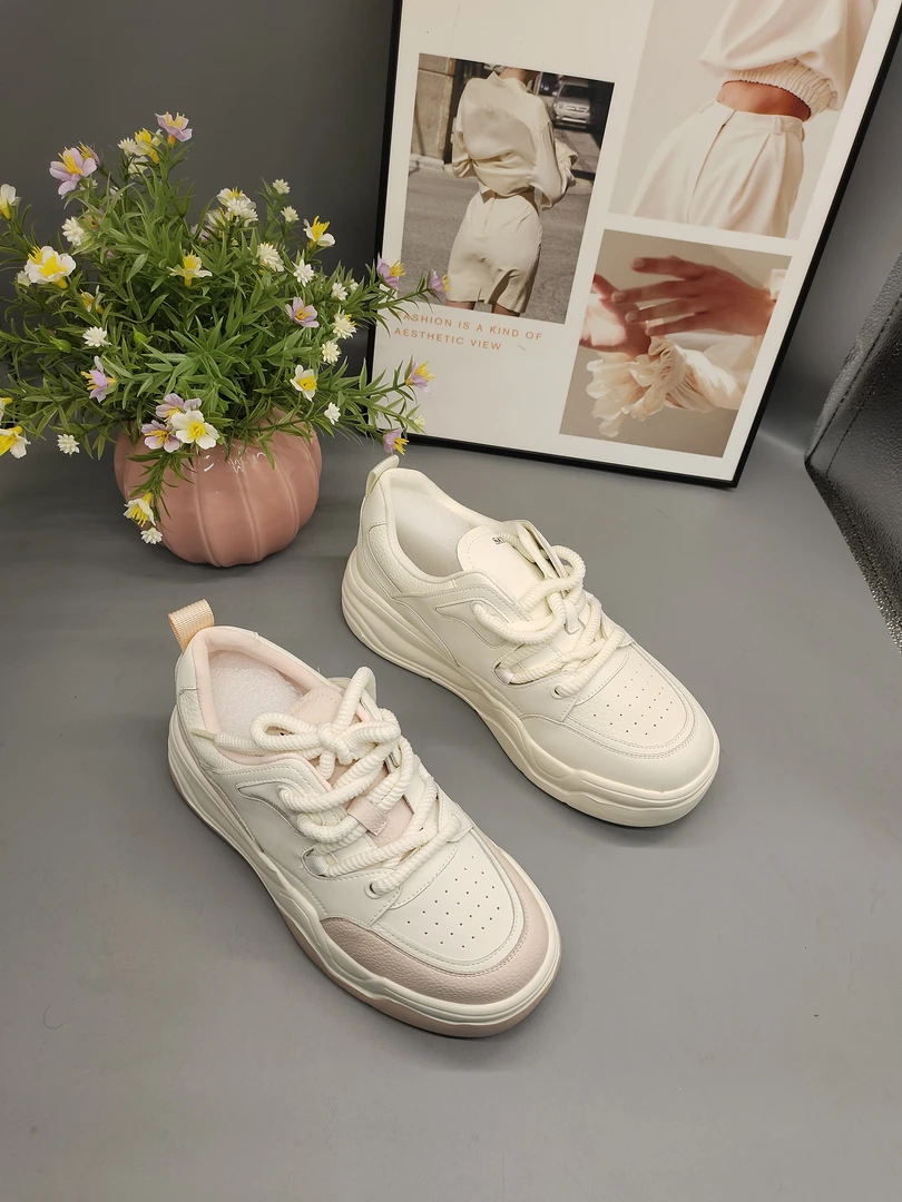 厚底小白鞋女2024新款厚底增高运动休闲板鞋ins面包鞋11E29