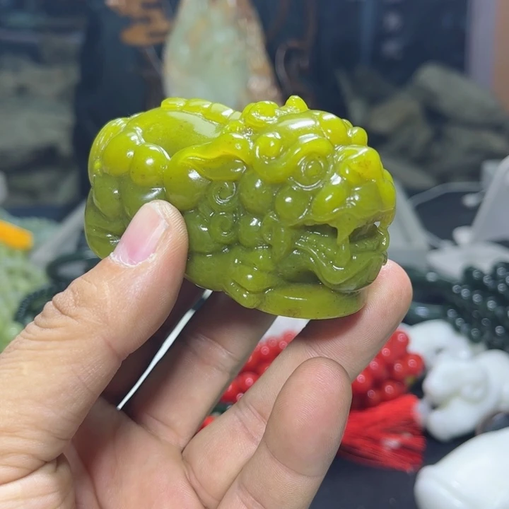 蛇纹石玉手把件未镶嵌