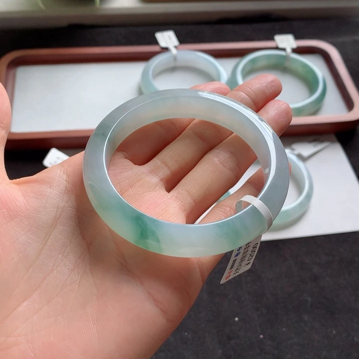 翡翠手镯未镶嵌手镯4