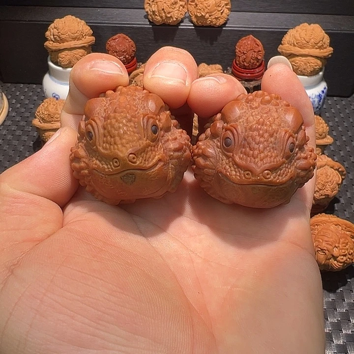 文玩核桃把件金蟾纳财