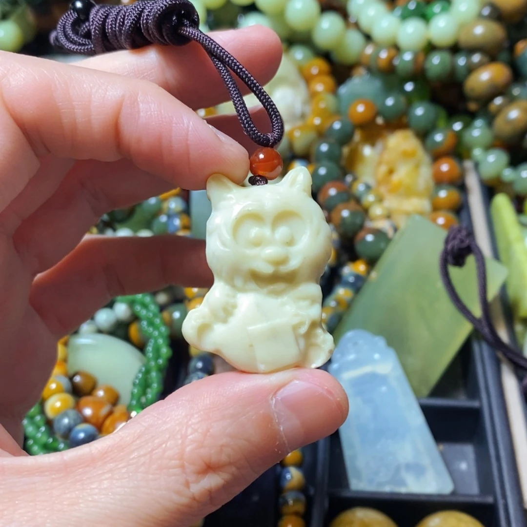 蛇纹石玉未镶嵌颈饰