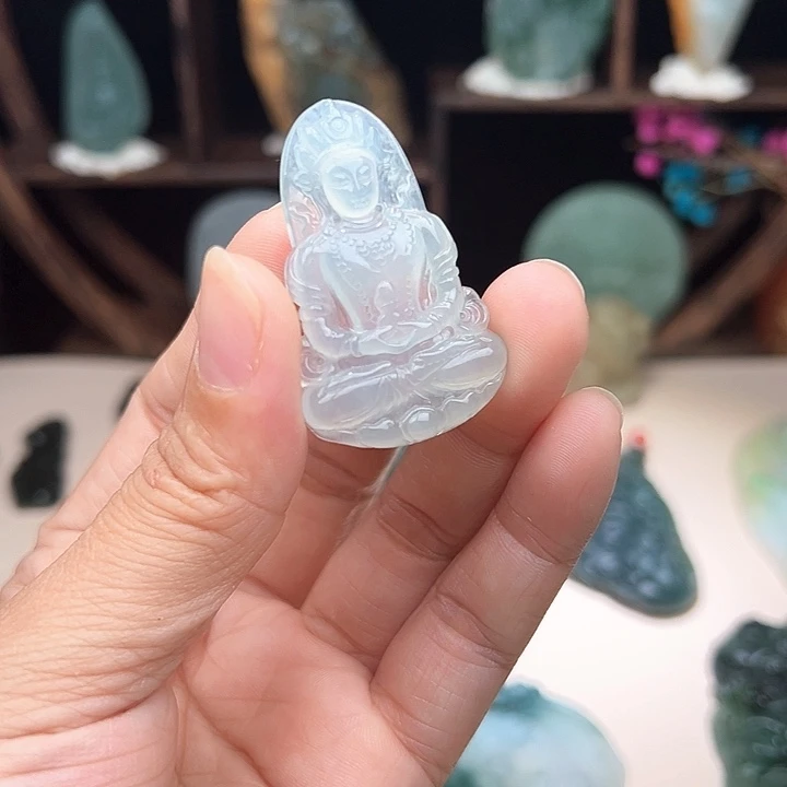 翡翠未镶嵌颈饰渡母